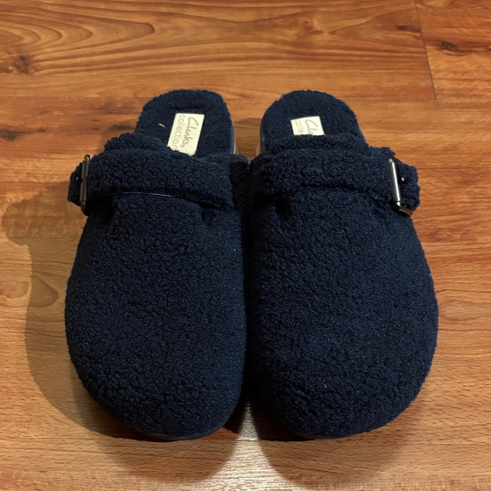 Clark’s collection fleece lined clogs - navy - new in box.